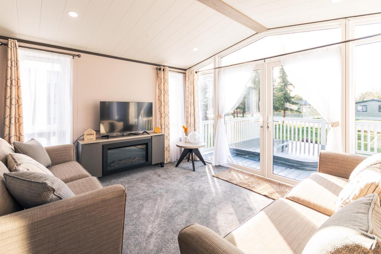 Ebor Lodge With Hot Tub Pocklington Exteriér fotografie